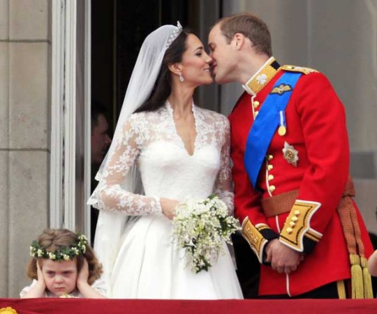 prince william and kate kissing. Prince William was kissing his