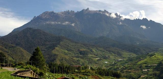 800px-mtkinabalu_view_from_kundasan