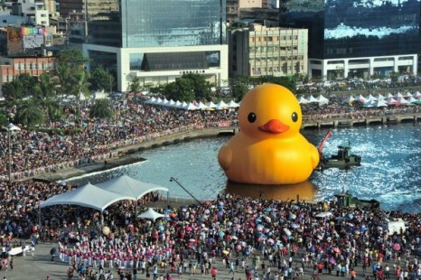 Giant rubber duck tour in Taoyuan haulted after Taiwan earthquake