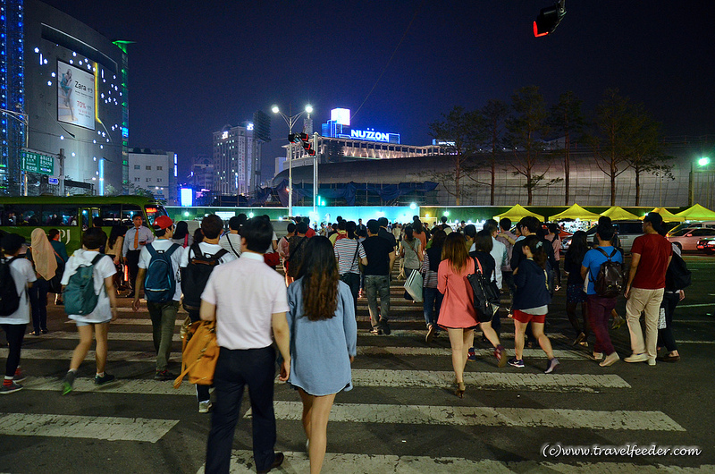 worst time to visit korea - Night crowd at Dongdaemun