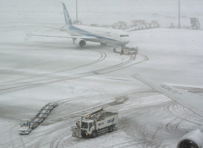 Snowstorm-at-Japan-airport